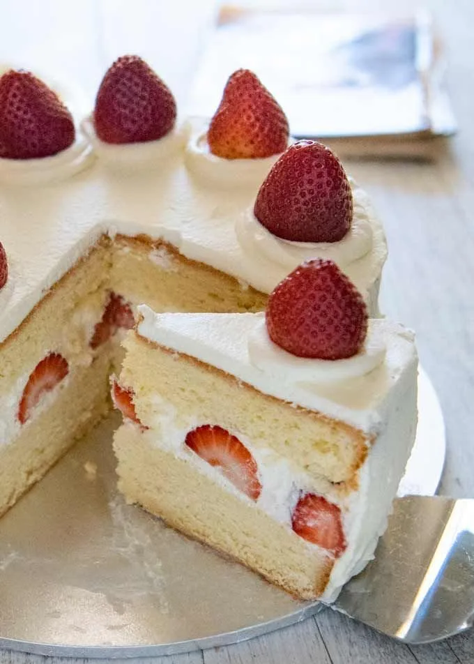 Japanese Strawberry Sponge Cake (Strawberry Shortcake) 2 Japanese Strawberry Sponge Cake (Strawberry Shortcake)