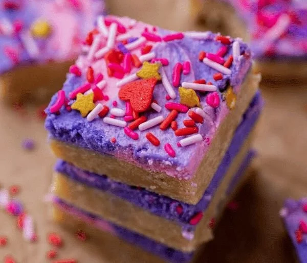 Valentine's Day Sugar Cookie Bars 3 Valentine's Day sugar cookie bars with heart decorations